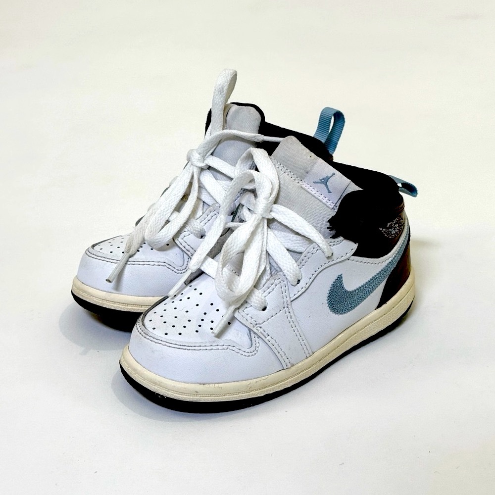 Nike Kids White and Brown Sneakers with Teal Swoosh
